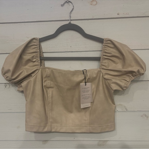 7 For All Mankind NWT Faux
Leather Crop Top Size Medium - Picture 15 of 16